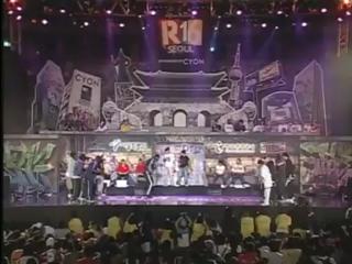 ���� R16 2007 Figure to Style vs Massive Monkees.